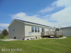 1400 E Deaner Rd, Edmore, MI 48829 photo 5