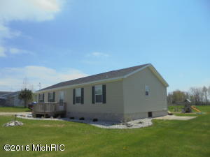 1400 E Deaner Rd, Edmore, MI 48829 photo 4