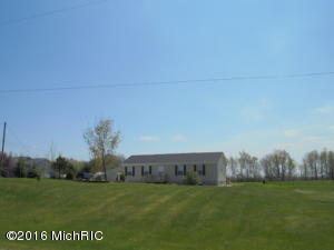 1400 E Deaner Rd, Edmore, MI 48829 photo 2