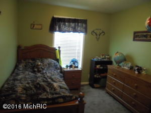 1400 E Deaner Rd, Edmore, MI 48829 photo 23