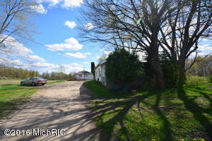 142 M 89, Plainwell, MI 49080 photo 11