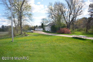142 M 89, Plainwell, MI 49080 photo 2