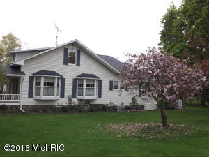 321 S 2nd St, Edmore, MI 48829 photo 4