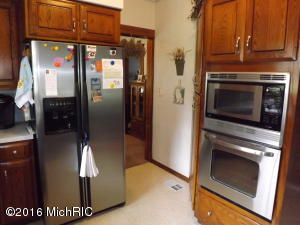321 S 2nd St, Edmore, MI 48829 photo 7