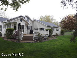 321 S 2nd St, Edmore, MI 48829 photo 3
