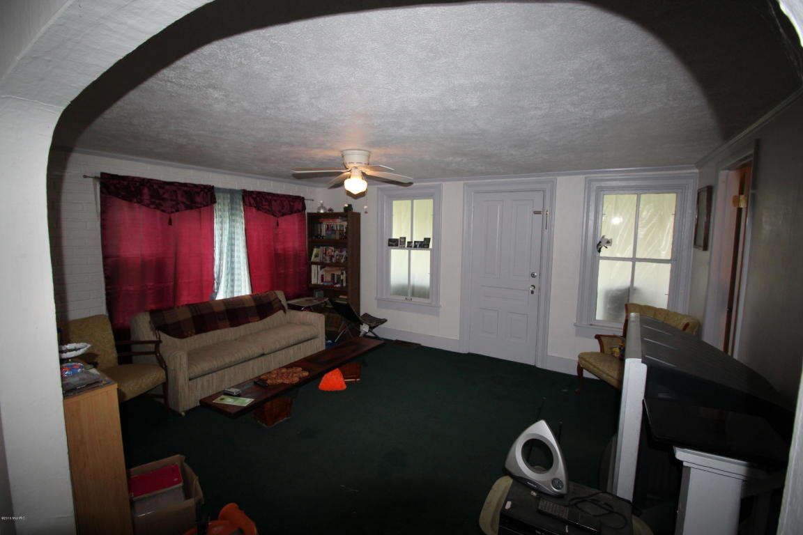 249 S Robinson St, Lyons, MI 48851 photo 2