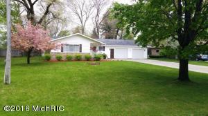 610 E River St, Whitehall, MI 49461 photo 2