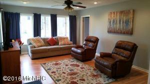 610 E River St, Whitehall, MI 49461 photo 4