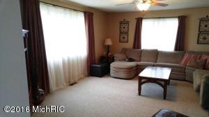 610 E River St, Whitehall, MI 49461 photo 10