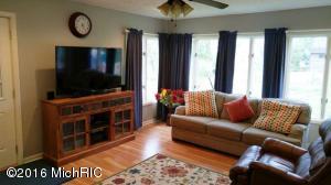 610 E River St, Whitehall, MI 49461 photo 5