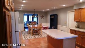 610 E River St, Whitehall, MI 49461 photo 8
