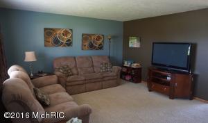 1017 Allen Ct, Plainwell, MI 49080 photo 2