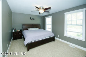 962 Scenic View Dr, Plainwell, MI 49080 photo 13