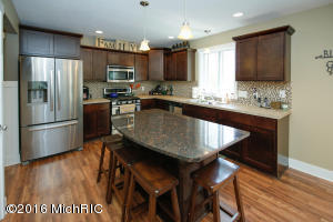 962 Scenic View Dr, Plainwell, MI 49080 photo 9