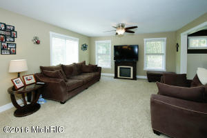 962 Scenic View Dr, Plainwell, MI 49080 photo 3