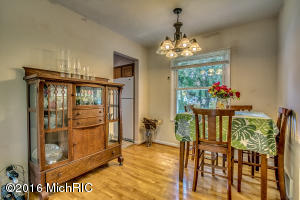 552 Cosmopolitan, Marshall, MI 49068 photo 6