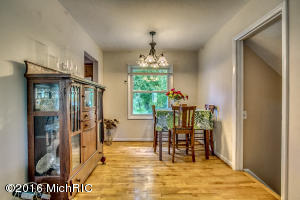552 Cosmopolitan, Marshall, MI 49068 photo 5