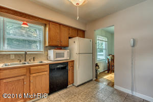 552 Cosmopolitan, Marshall, MI 49068 photo 9