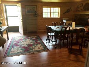 531 N Ferris Ave, White Cloud, MI 49349 photo 3