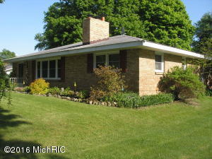 430 E Clinton St, Constantine, MI 49042 photo 1
