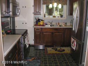 430 E Clinton St, Constantine, MI 49042 photo 9