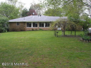 430 E Clinton St, Constantine, MI 49042 photo 4