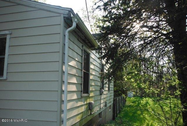 233 Reynolds Rd, Springfield, MI 49037 photo 3
