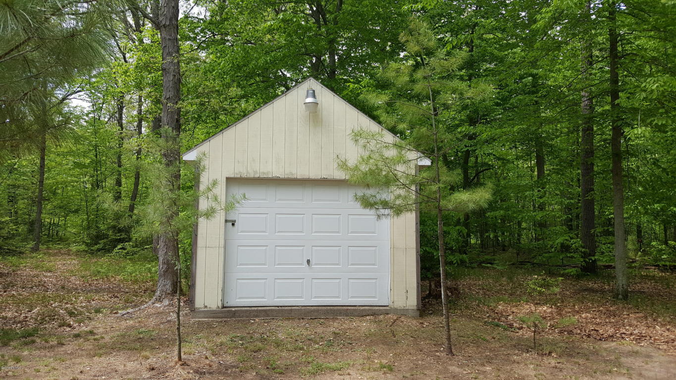 3101 N Evergreen, White Cloud, MI 49349 photo 3