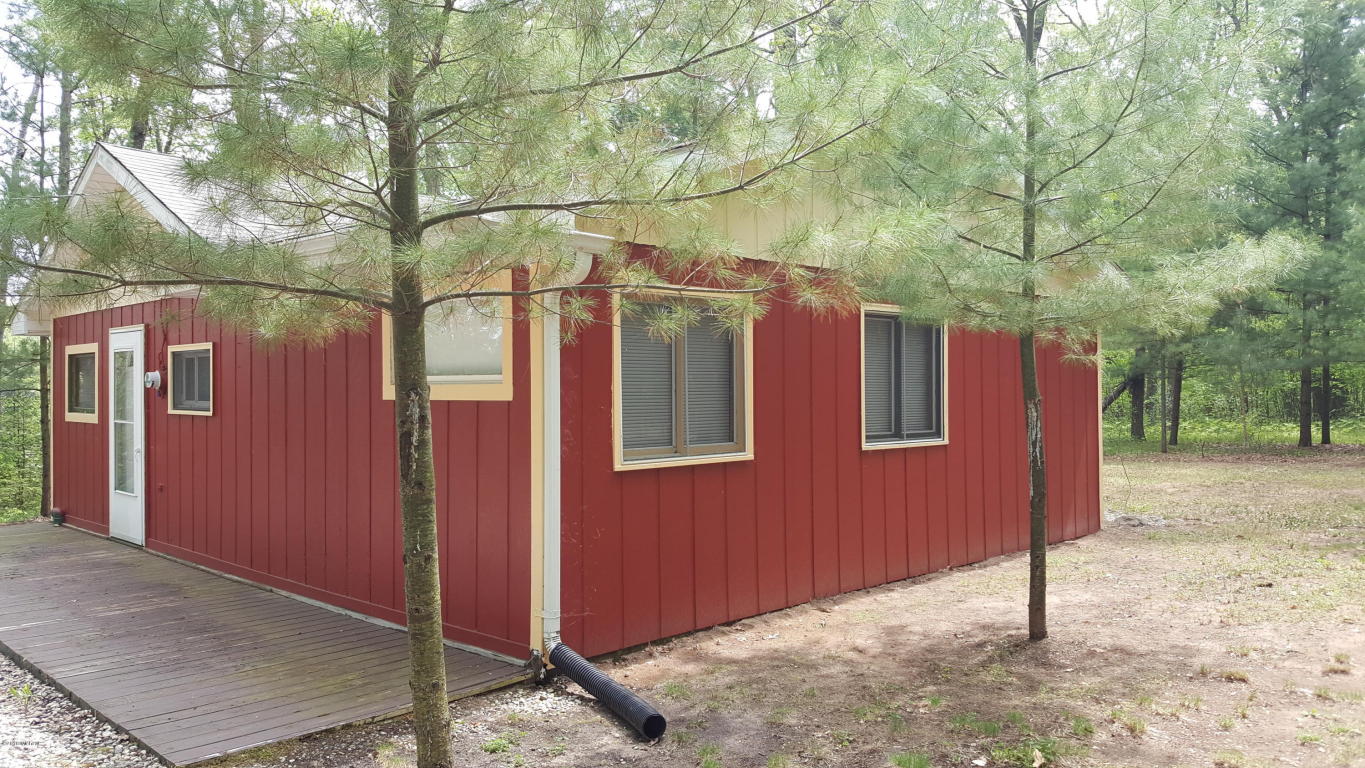 3101 N Evergreen, White Cloud, MI 49349 photo 2