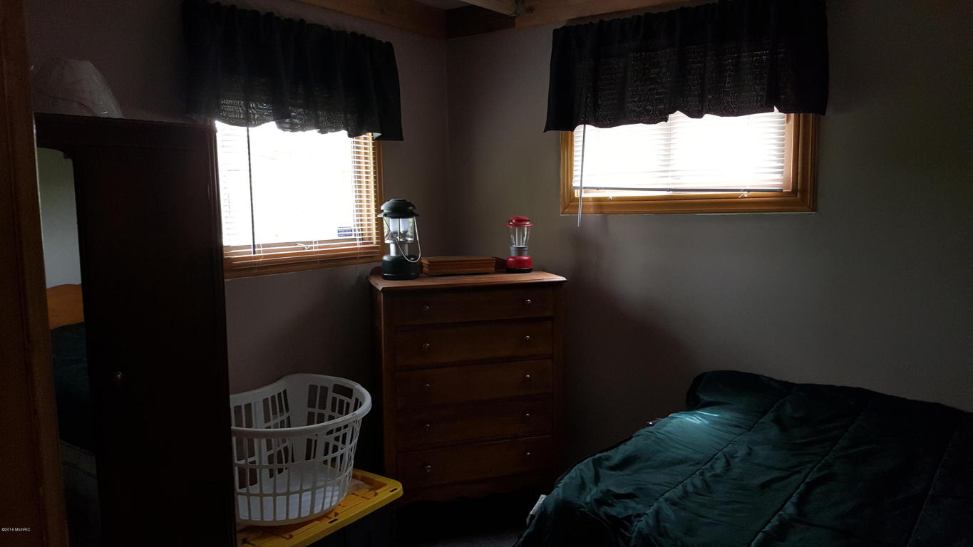 3101 N Evergreen, White Cloud, MI 49349 photo 9