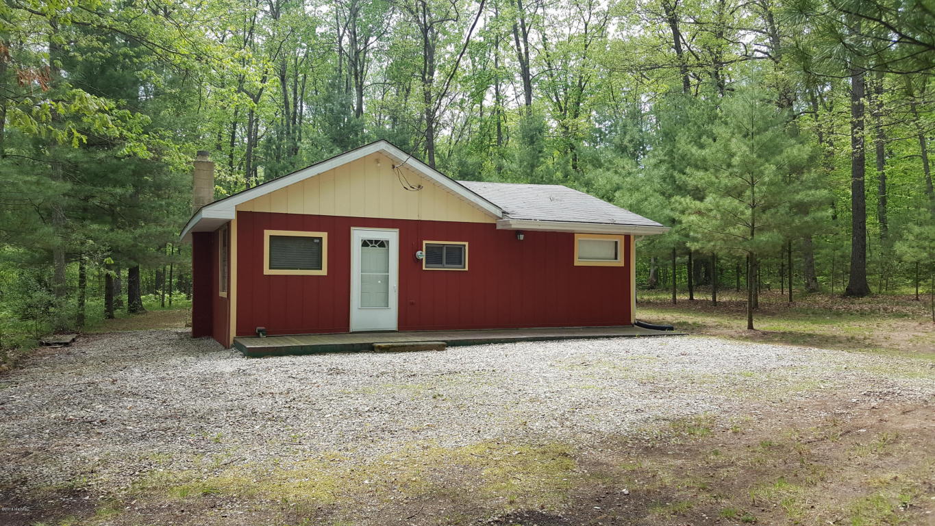 3101 N Evergreen, White Cloud, MI 49349 photo 1