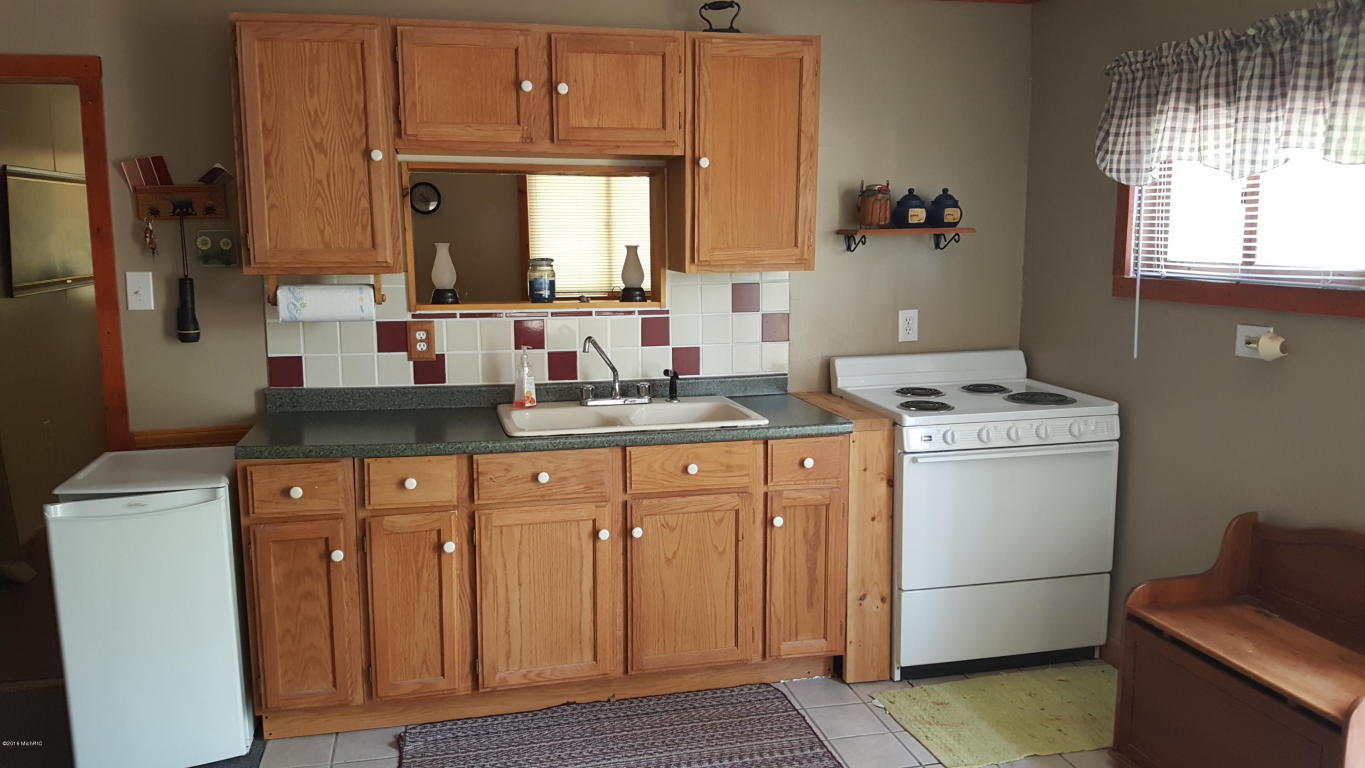 3101 N Evergreen, White Cloud, MI 49349 photo 4