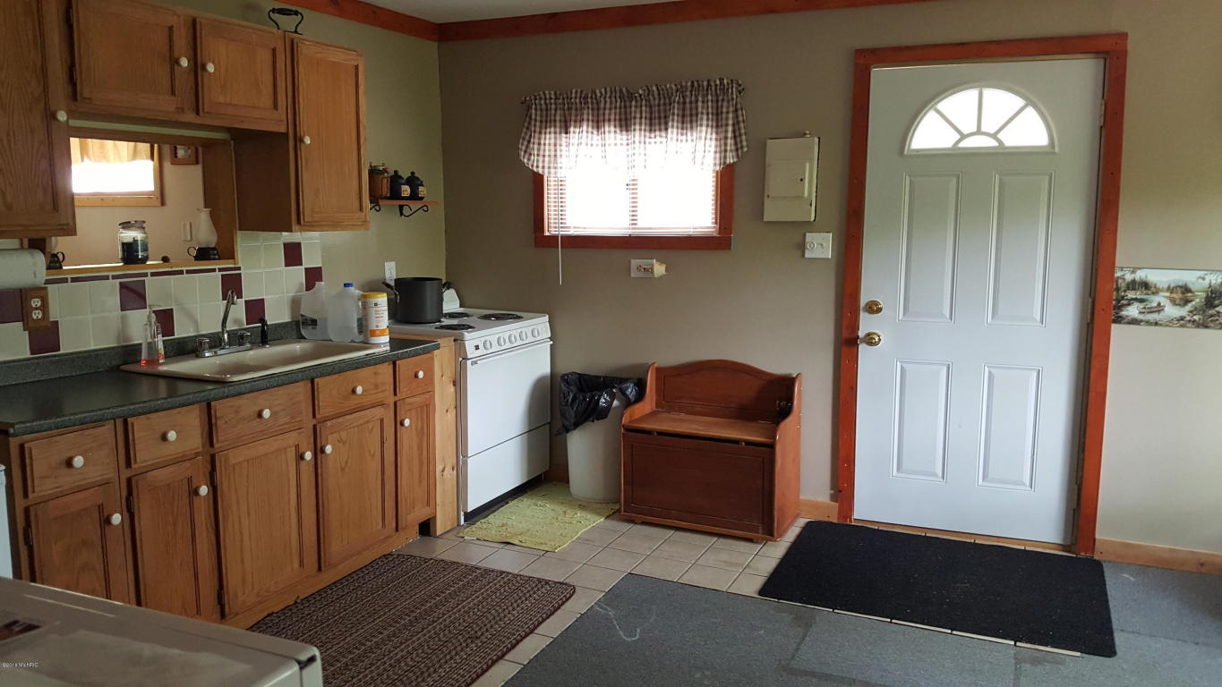 3101 N Evergreen, White Cloud, MI 49349 photo 5