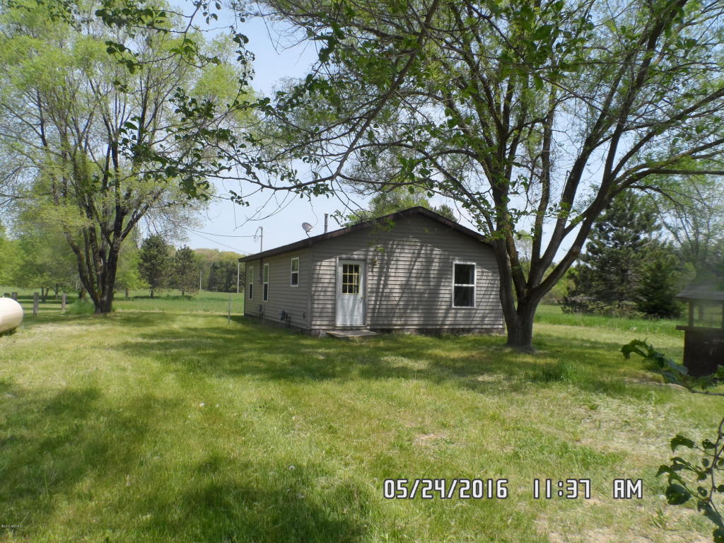 1519 E Monroe St, White Cloud, MI 49349 photo 1