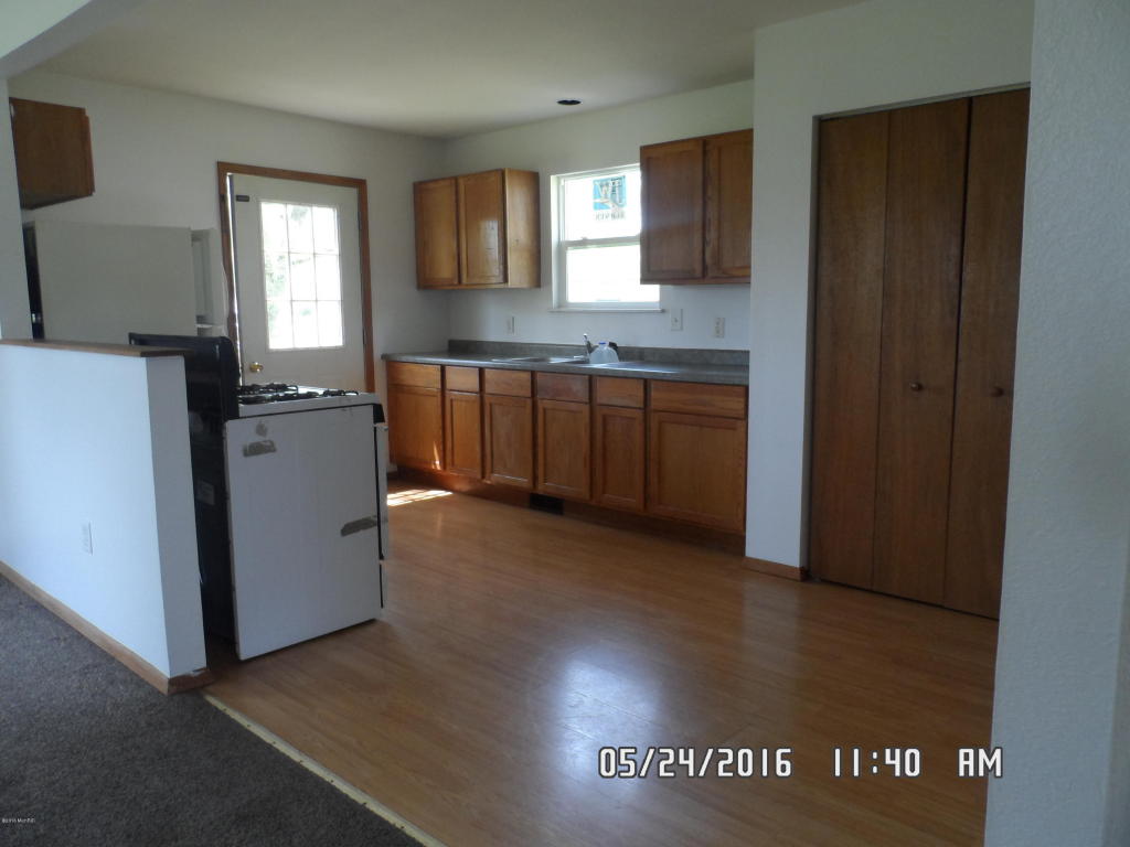 1519 E Monroe St, White Cloud, MI 49349 photo 8