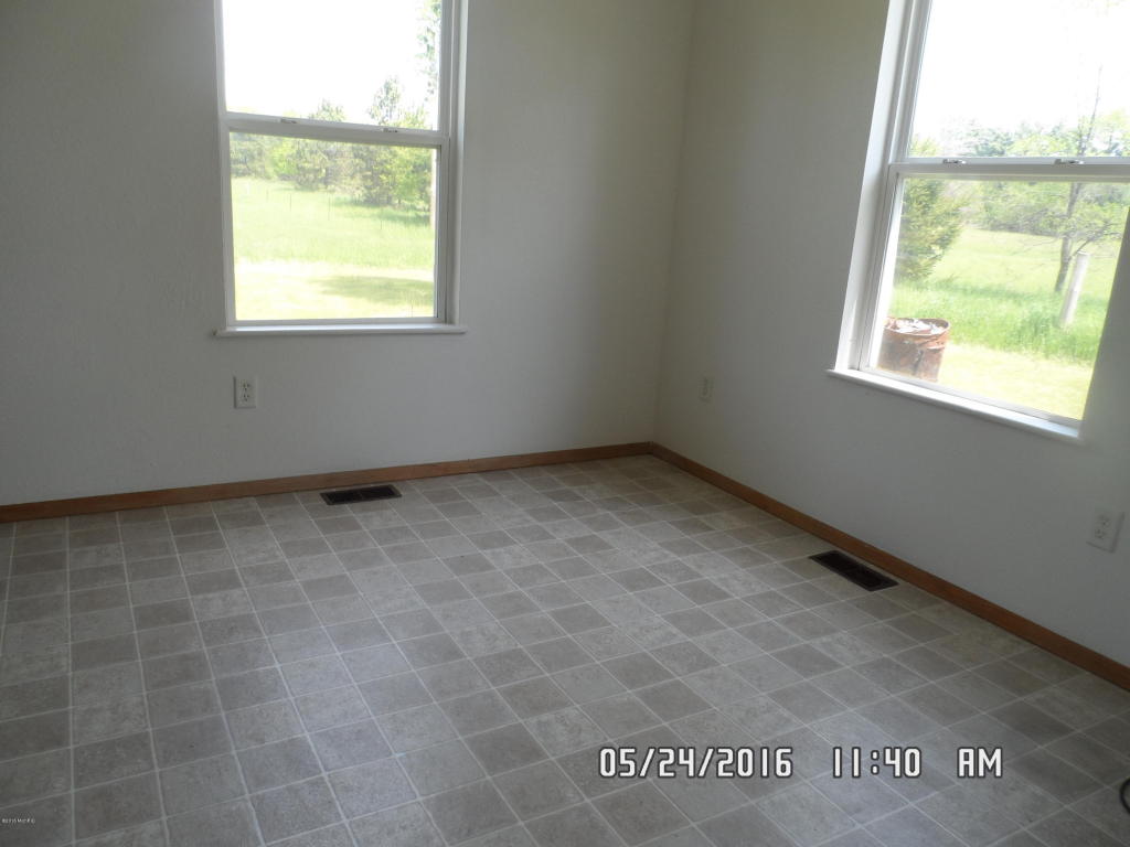 1519 E Monroe St, White Cloud, MI 49349 photo 11