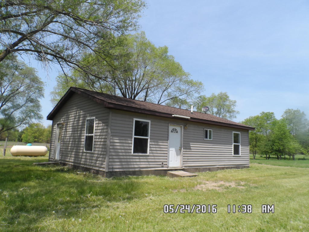 1519 E Monroe St, White Cloud, MI 49349 photo 4