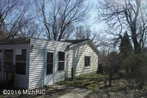 227 12th St, Plainwell, MI 49080 photo 3