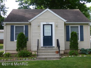 705 W Front, Buchanan, MI 49107 photo 1
