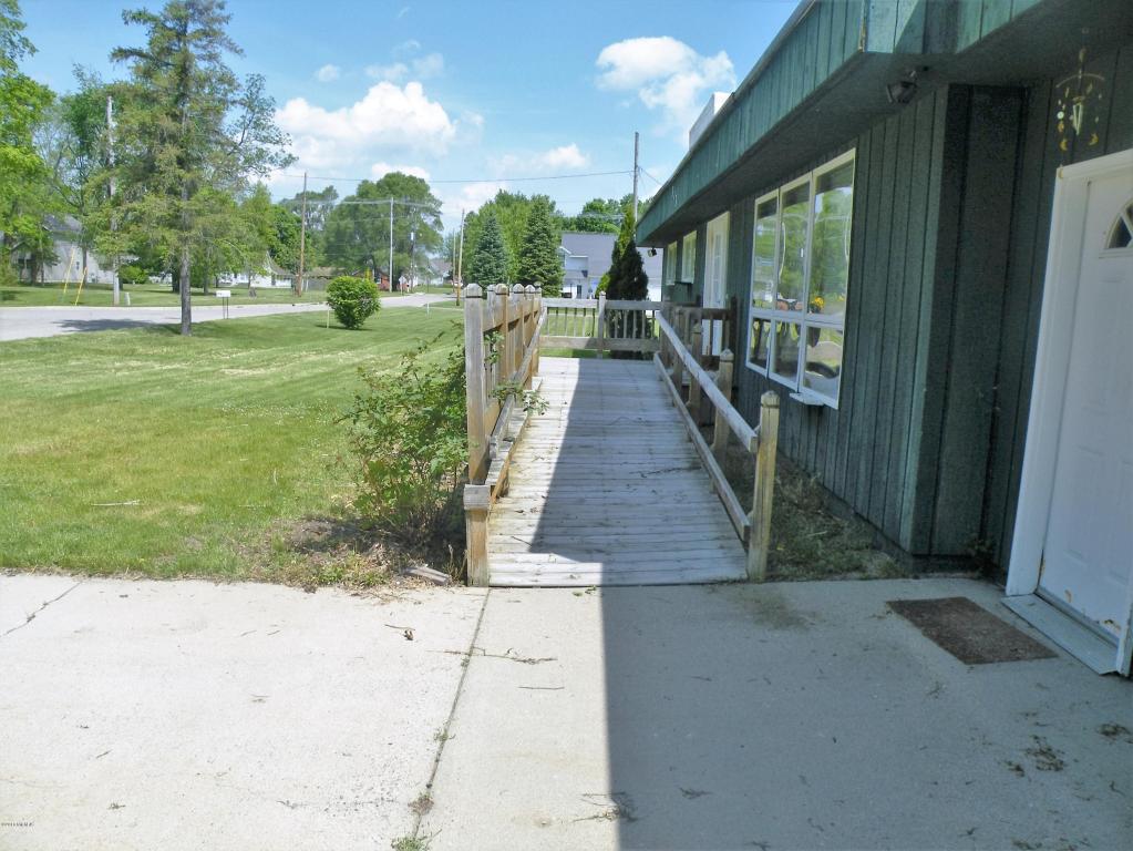 333 S S Ctr, Lowell, MI 49331 photo 3