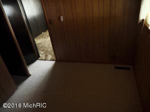 373 Beech St, Freeport, MI 49325 photo 9