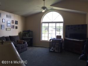 455 White Pine Ct, Belding, MI 48809 photo 9