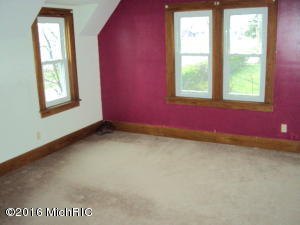 104 E Jefferson St, Cassopolis, MI 49031 photo 2