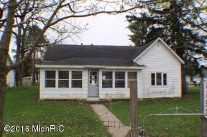 1132 E Newell St, White Cloud, MI 49349 photo 1
