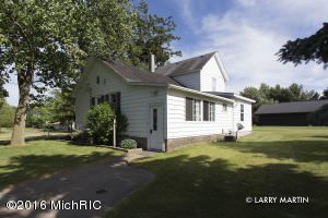4376 18th St, Dorr, MI 49323 photo 2