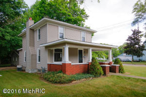 522 Maple St, Three Rivers, MI 49093 photo 2