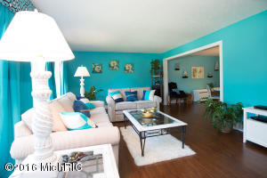 80 S Lake Doster Dr, Plainwell, MI 49080 photo 2