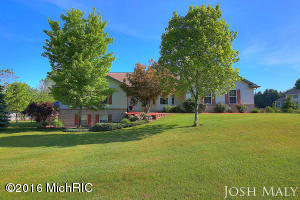 4104 Anthony Ct, Dorr, MI 49323 photo 2