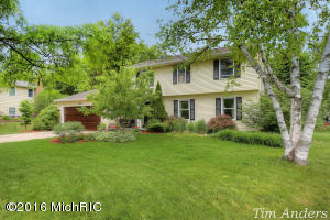 6043 Adacroft Dr SE, Ada, MI 49301 photo 2
