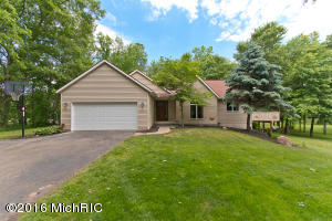 11633 Cascade Rd SE, Lowell, MI 49331 photo 1